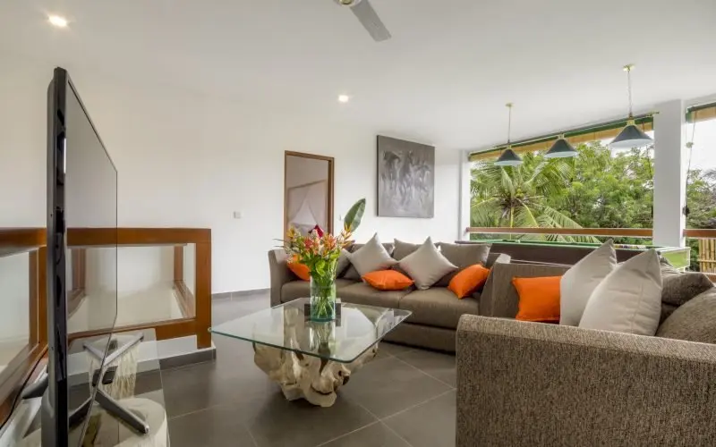 Contemporary Luxury Villa With Three Bedrooms Private Tropical Garden in Seminyak 10