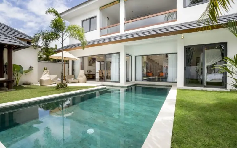 Contemporary Luxury Villa With Three Bedrooms Private Tropical Garden in Seminyak 23