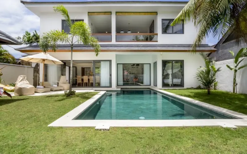 Contemporary Luxury Villa With Three Bedrooms Private Tropical Garden in Seminyak 25