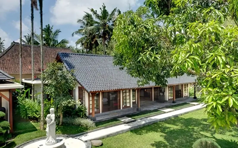 Luxurious 6 Bedroom Villa in Ubud with a Serene 25m Pool Oasis garden